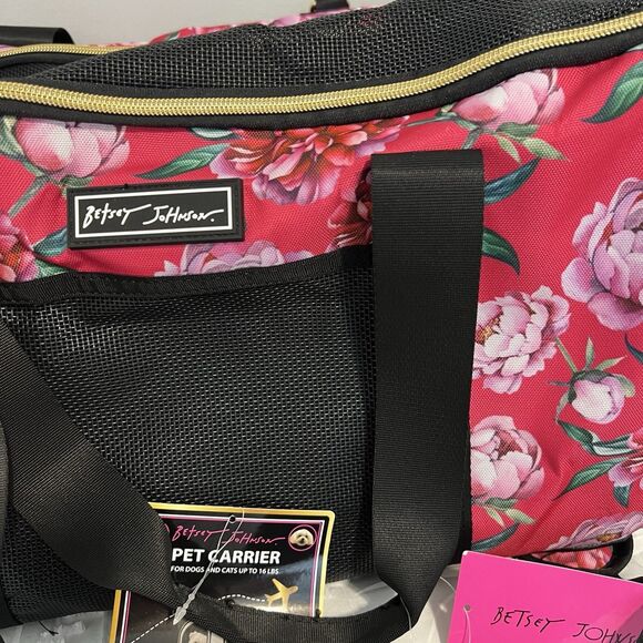 BETSEY JOHNSON PET CARRIER PINK ROSES DOGS CATS UP TO 16LBS TSA APPROVED$138 NWT - Picture 2 of 11